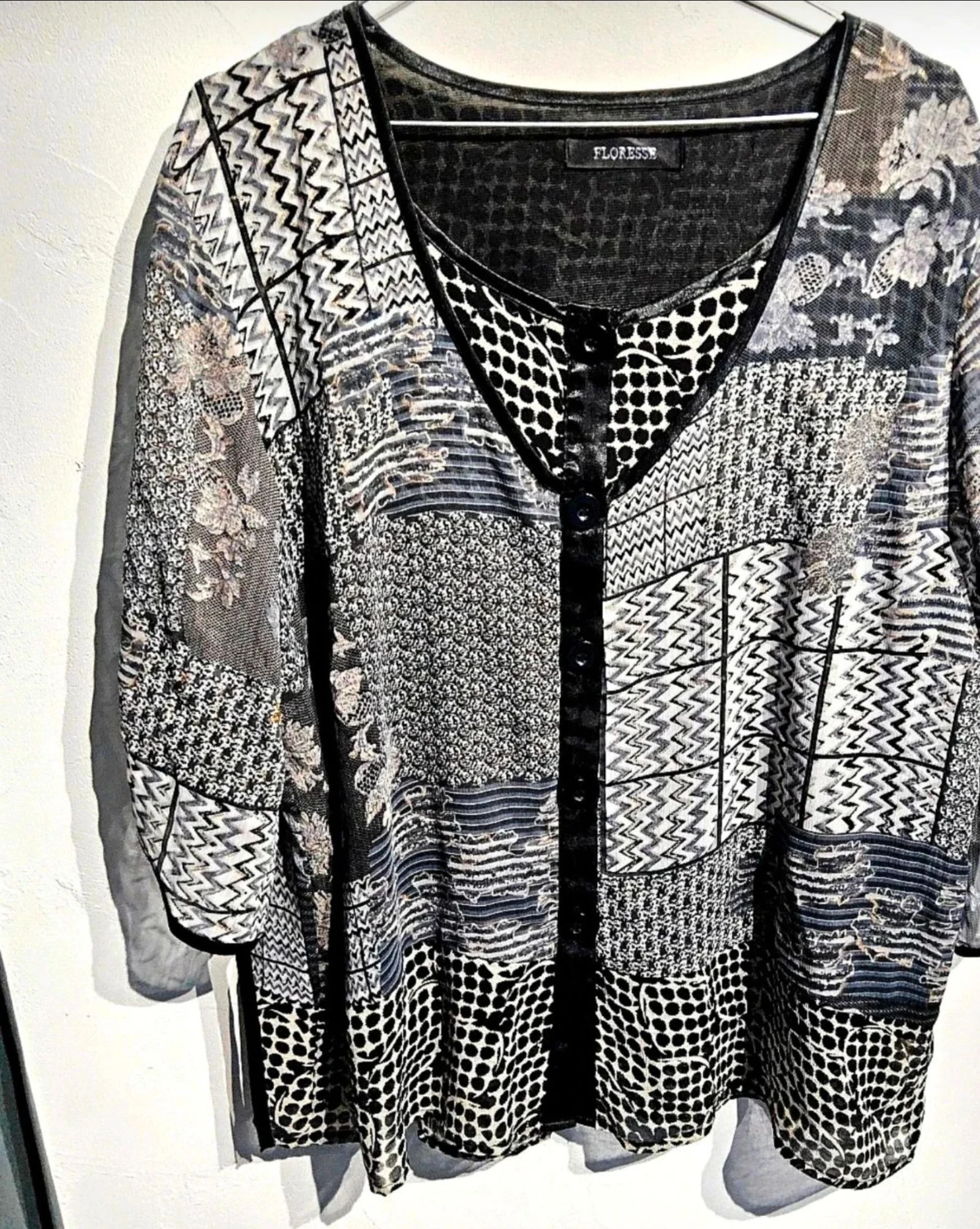 Pretty Floress patchwork-style black and white patterned blouse, original and elegant ♥️ – photo 3